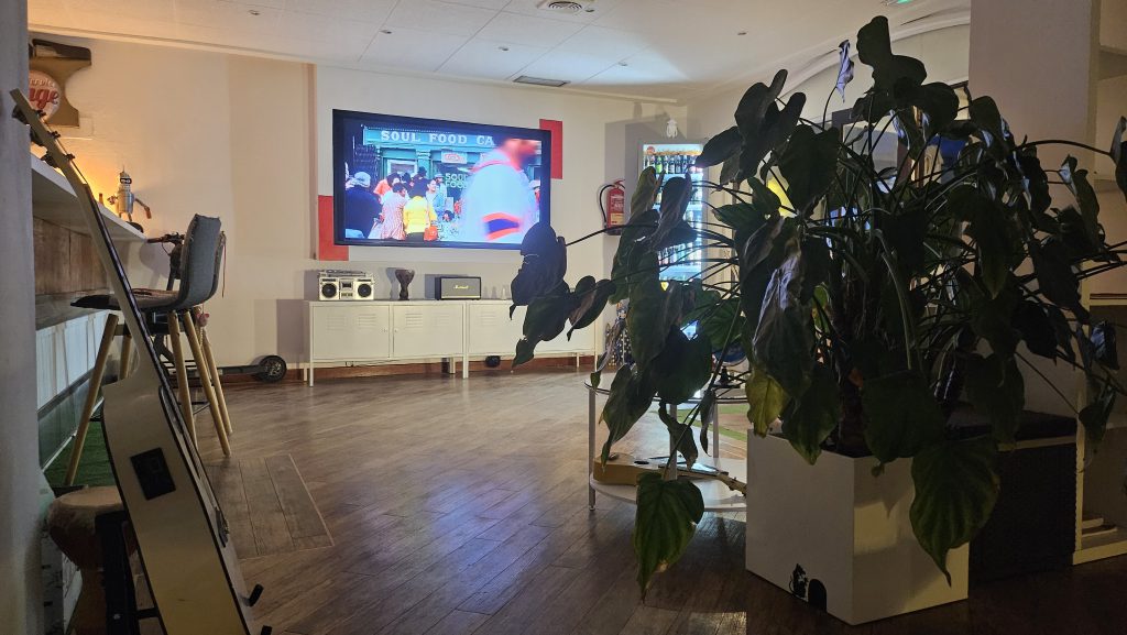 Inside 19